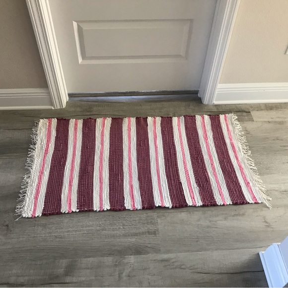 Area rug. NWOT - Picture 2 of 7